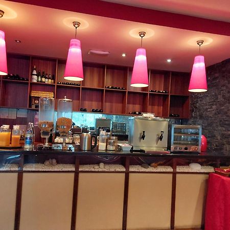 שאבס Petrus Hotel מראה חיצוני תמונה