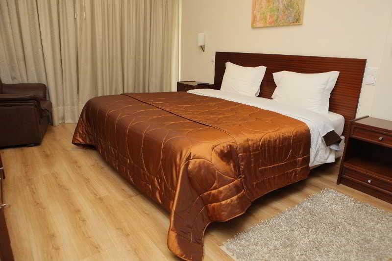 שאבס Petrus Hotel מראה חיצוני תמונה